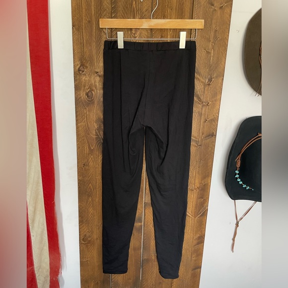 Manaka Shredded Bamboo Leggings in rare colour way Black& Olive. - Picture 4 of 4